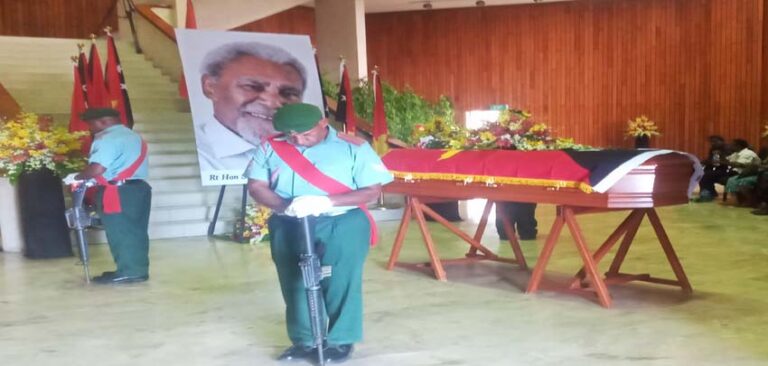 VIPs and public pay respect to the late Sir Mekere