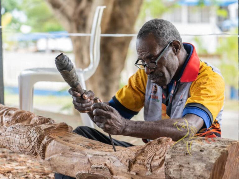 PNG woodcarver to leave legacy in Vanuatu