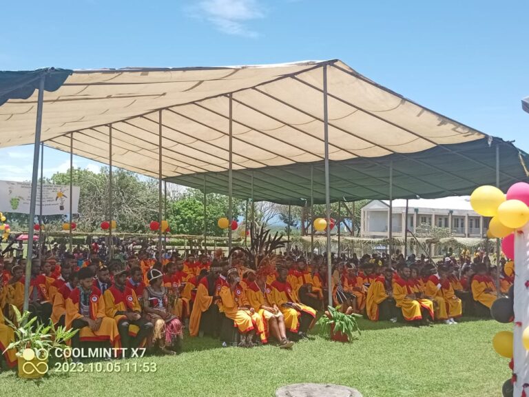Graduates told to utilise their thoughts, not certificates