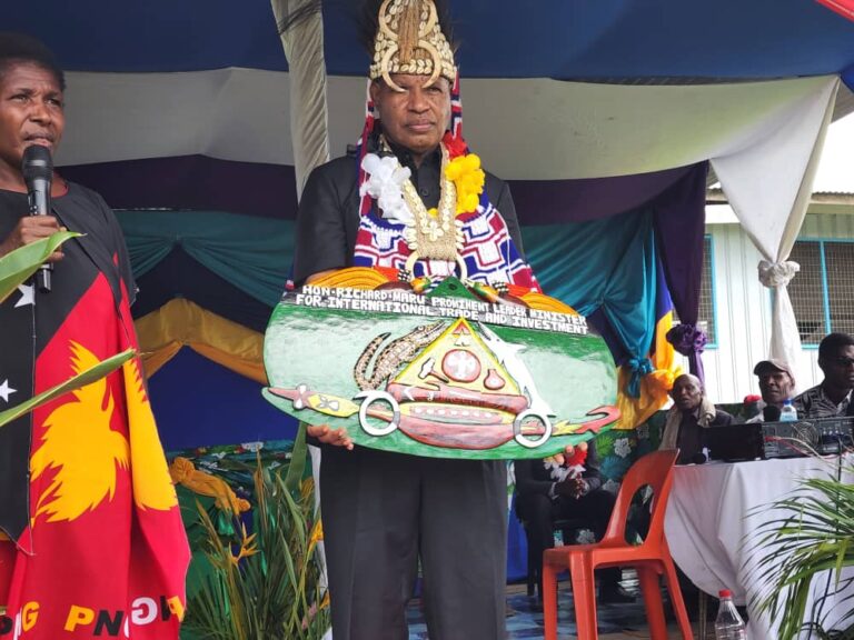 Minister Maru Praises Kusambuk Community