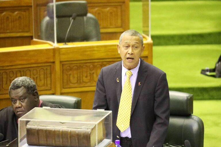 Sir J demands Ling-Stuckey to explain K40m budget cut