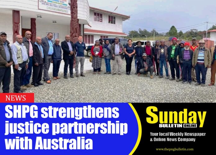 A group photo after meeting with the Australia-PNG Law & Justice Program team in Mendi, Southern Highlands Province. Photo supplied.