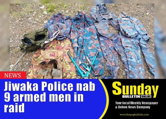 Police Mobile Squad and PNG Defence Force (PNGDF) uniforms that were caught in possession of the criminals. Picture supplied by Police Media Team.