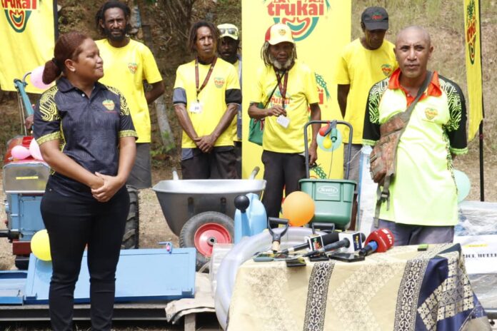The Agricuture Manager for Trukai Ms Aina Davis with John and the first four that followed John's foot steps to attend to the 4th Batch of smart farmer Training at PAU during the official presentation of the village sustainability kit. Picture by Miriam Malawa