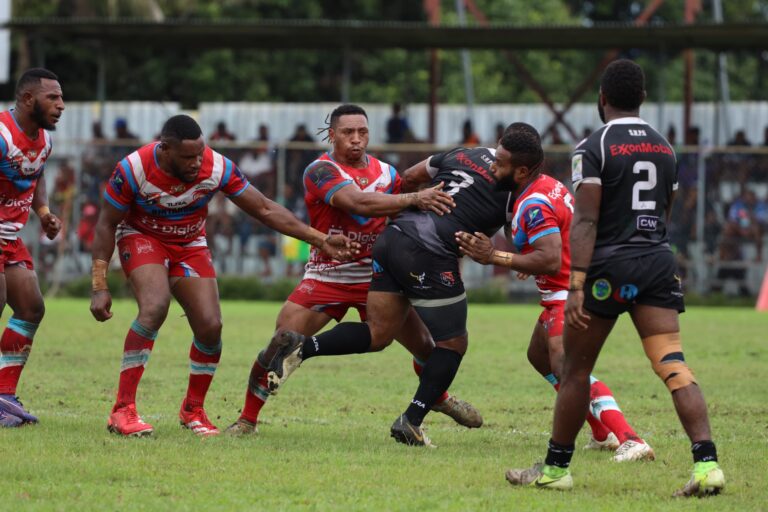 Mendi Muruks and Goroka Lahanis players in action during the round 13 match that ended in violence. Picture supplied.