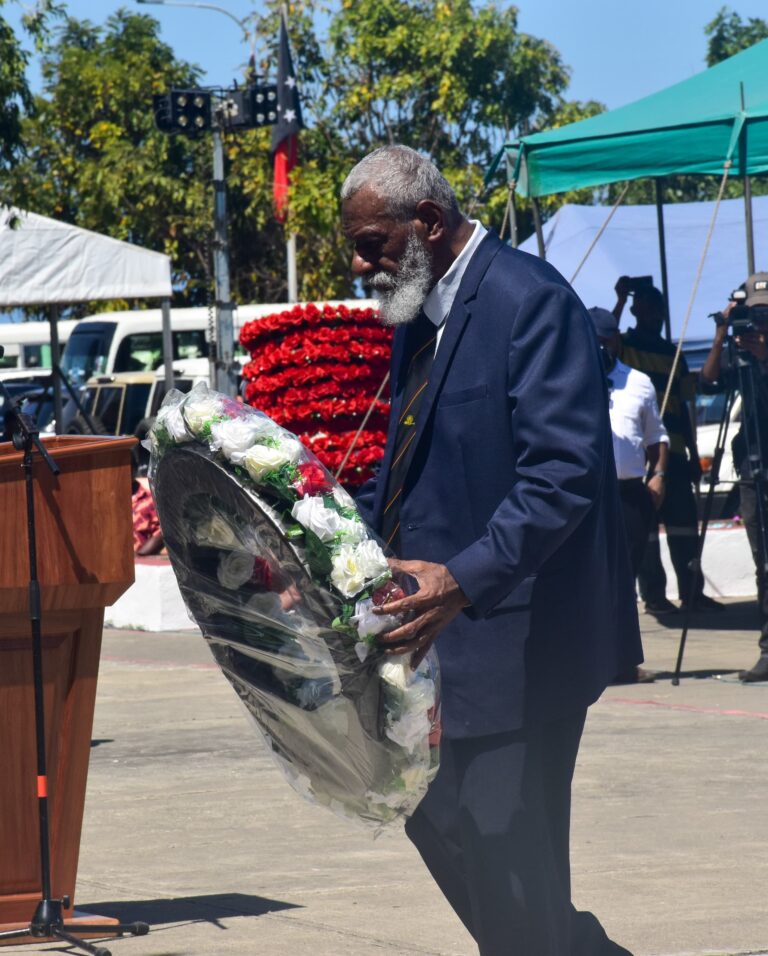 ACTING Governor General Job Pomat laying wreaths during the Remembrance Day Ceremony. Picture by Orchy Rex.