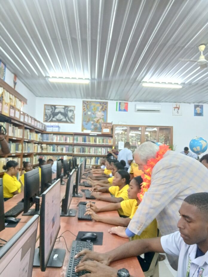 Moresby South MP and Foreign Affairs Minister Justin Tkatchenko addresses Don Bosco students. Picture by SEPKOLIN WALNE.