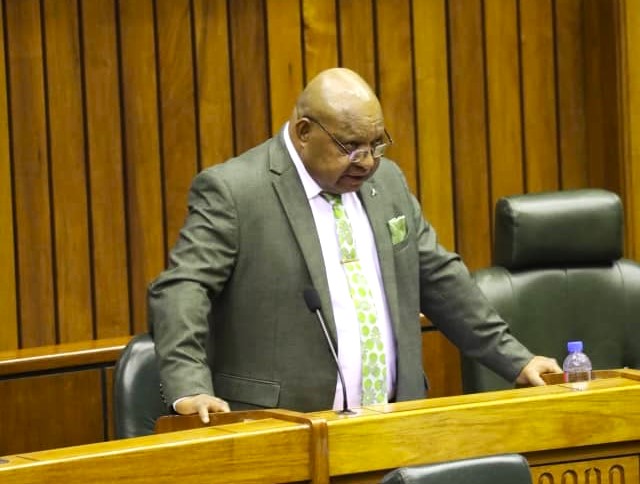 Governor Powi queries slow progress of roadworks