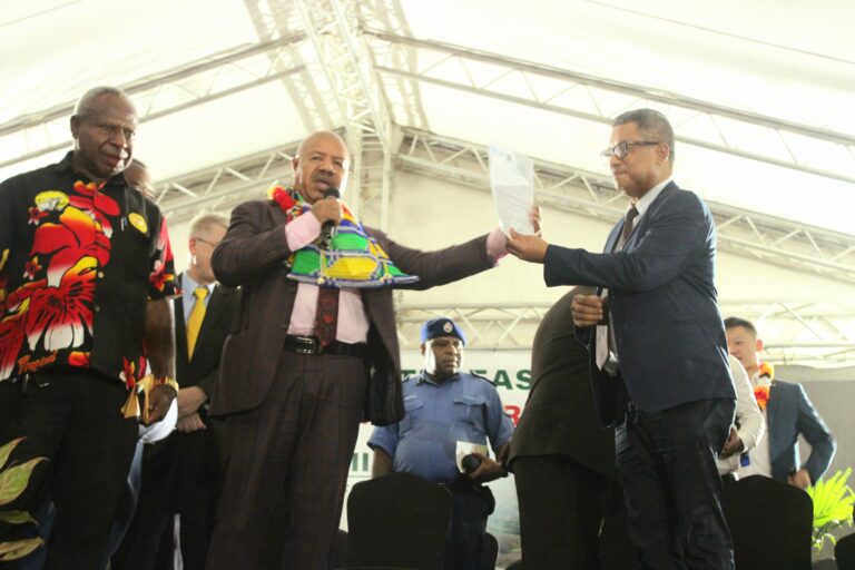 PM presents land title for Makana Morobe Satellite Township to NCDC