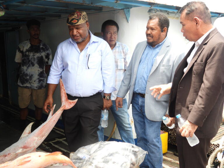 PRIME MINISTER MARAPE COMMENDS SAMARAI-MURUA DISTRICT FOR FISH EXPORT VENTURE