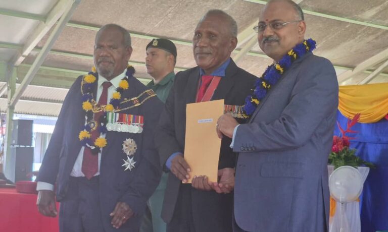 GG Presents King’s Independence Anniversary Medals in Kimbe                    