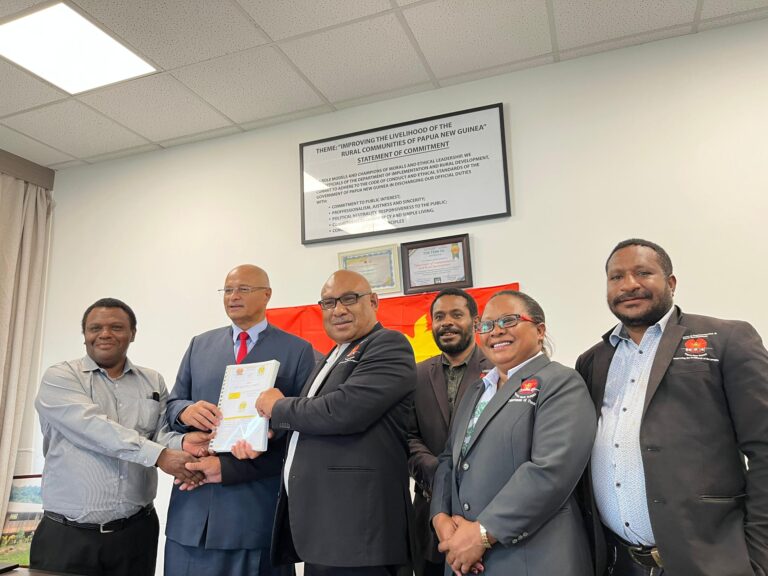 Namatanai MP presents DSIP acquittals to DIRD