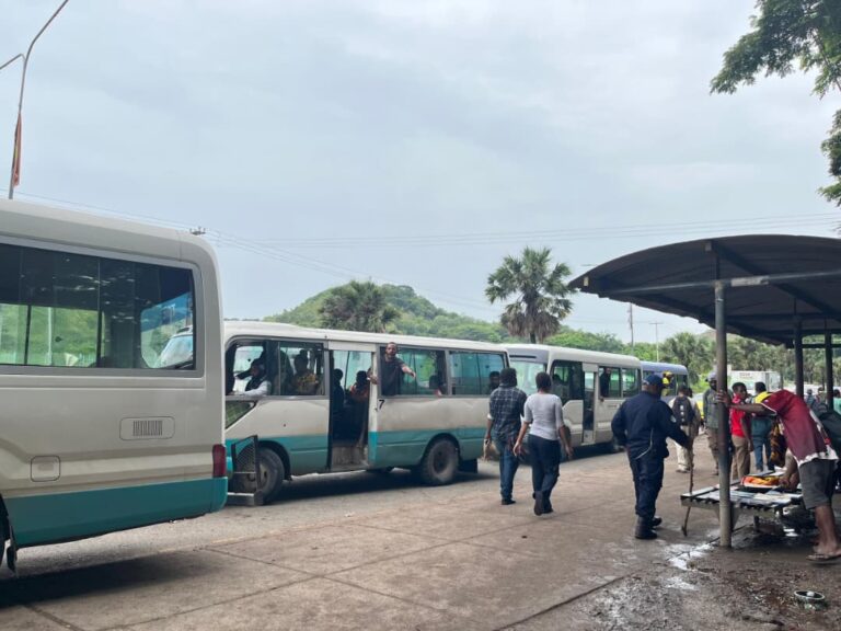 Police Give Bus and Taxi Owners One Month to Fix Vehicles