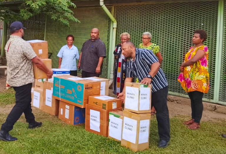 Moresby Northwest MP donates essential drugs to Morata clinic
