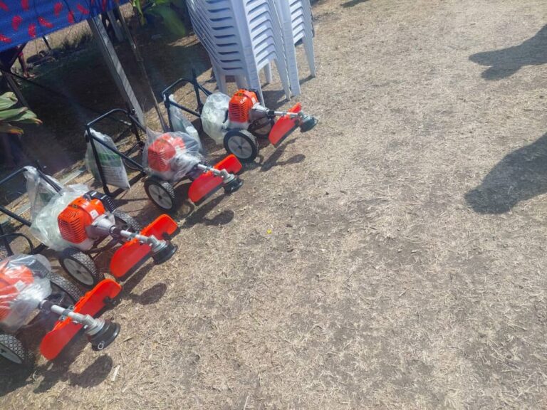 RPNGC presents equipment to support policing in Central Province