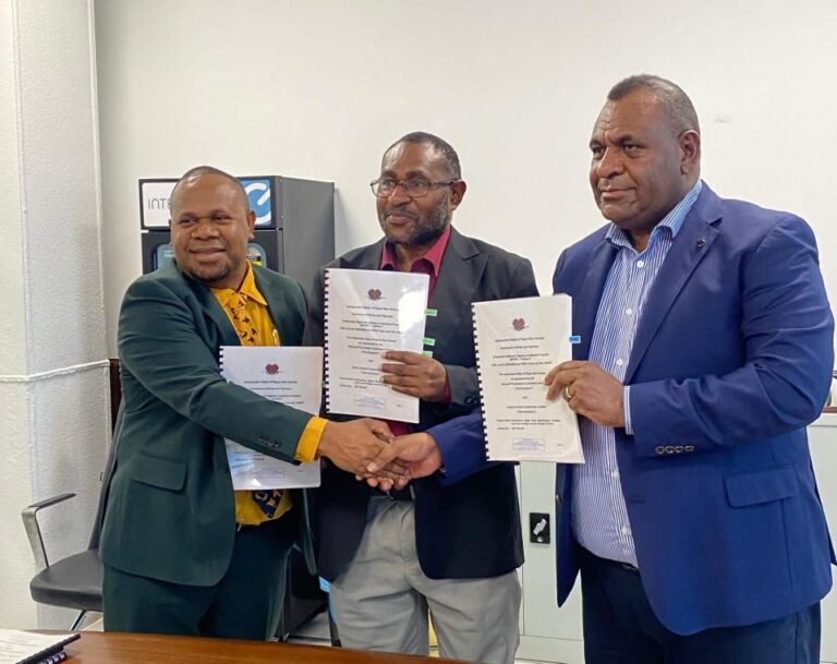 Highlands Highway maintenance contracts signed