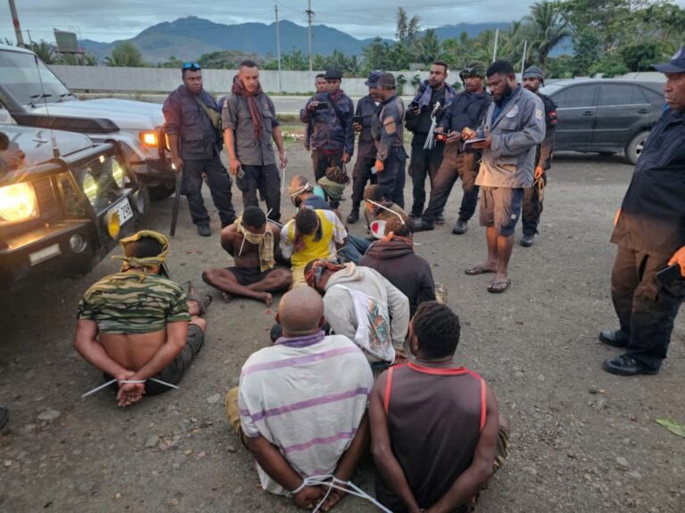 Morobe police have arrested & charged six OBT gang members following a successful joint dawn operation at Nadzab