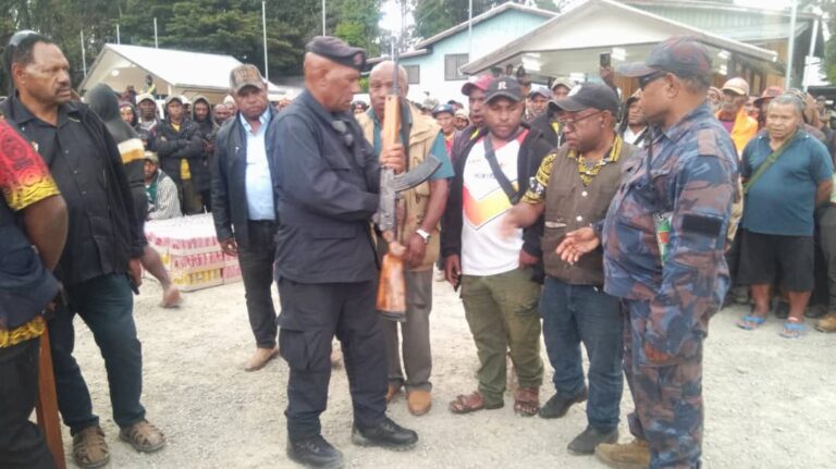 Seven-year tribal conflict ends as AK-47 surrendered in Surinki peace deal